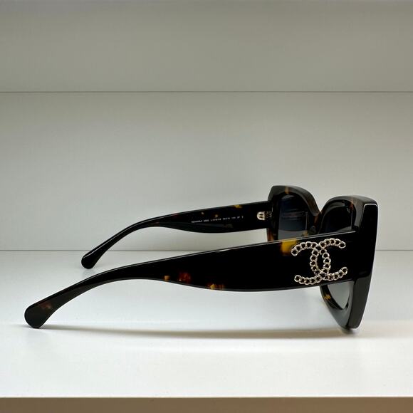 New CHANEL Sunglasses - Picture 3 of 16